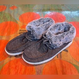 Womens HEY DUDE Gray Black Ivory Faux Fur BRITT Casual Shoes Sz 8 Lace Up